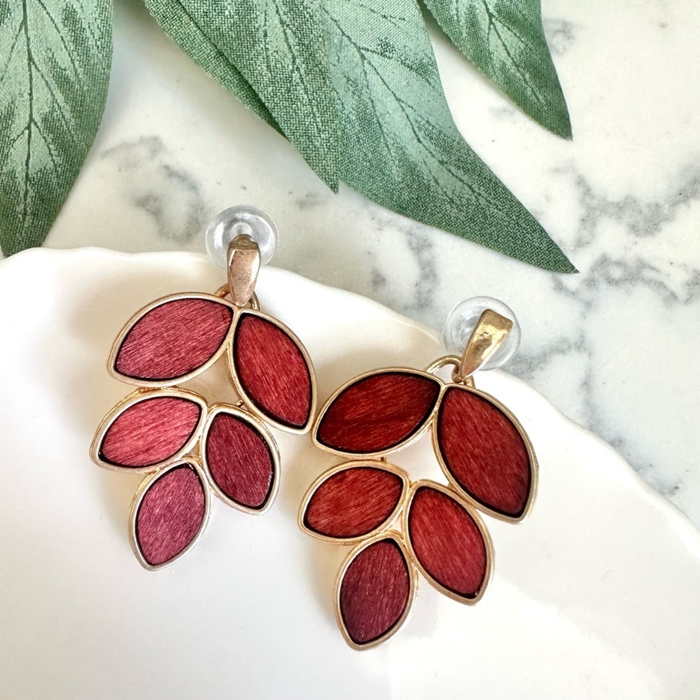 2/$30🌵 Burgundy Wood Leaf Earrings Gold Natural Vintage Style Boho Jewelry NEW